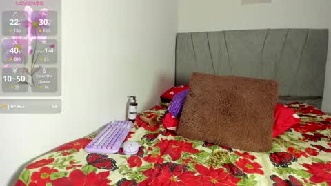 Snapshot of zule__williams chatting on November 25, 12:10 am zule online show from November 25, 12:10 am