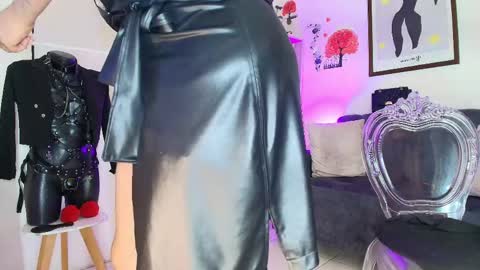 zully_green online show from April 13, 2:00 pm