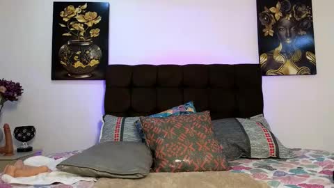 Snapshot of zuly_zahir_01 chatting on February 15, 3:20 am zuly goode online show from February 15, 3:20 am