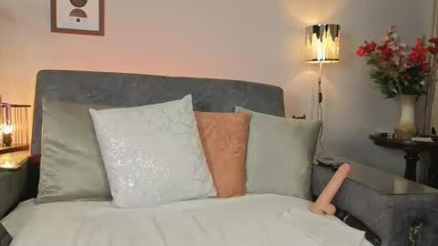 Snapshot of zuly_zahir_01 chatting on February 21, 10:17 am zuly goode online show from February 21, 10:17 am