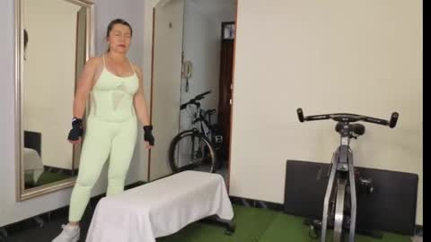 Snapshot of zuly_zahir_01 chatting on February 25, 4:31 pm zuly goode online show from February 25, 4:31 pm