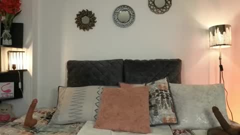 Snapshot of zuly_zahir_01 chatting on March 4, 8:27 pm zuly goode online show from March 4, 8:27 pm