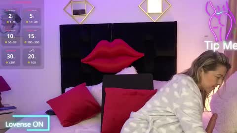 Snapshot of zuly_zahir_01 chatting on November 13, 11:47 pm zuly goode online show from November 13, 11:47 pm