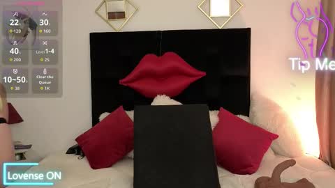 Snapshot of zuly_zahir_01 chatting on November 14, 9:57 pm zuly goode online show from November 14, 9:57 pm