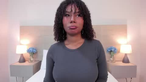 Snapshot of zurismith chatting on June 11, 11:30 am Zuri Smith online show from June 11, 11:30 am