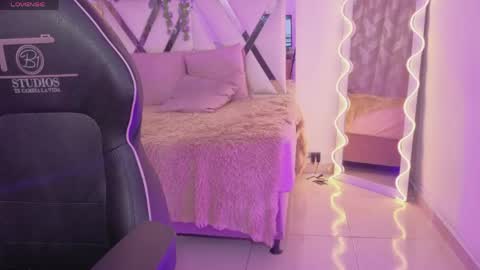 Snapshot of zury_tay chatting on May 26, 3:13 am ZURY online show from May 26, 3:13 am
