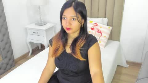 Im Zusan My schedule is from 1030pm to 430 am colombian time online show from April 8, 2:22 am