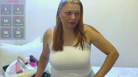 Zyra Vex online show from May 25, 11:00 pm