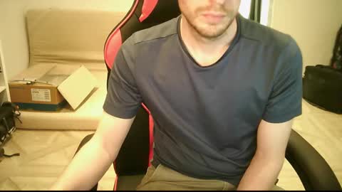 Snapshot of zyriosben chatting on February 18, 3:43 pm zyriosben online show from February 18, 3:43 pm