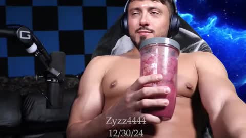 Snapshot of zyzz4444 chatting on December 31, 3:45 am Greek God online show from December 31, 3:45 am