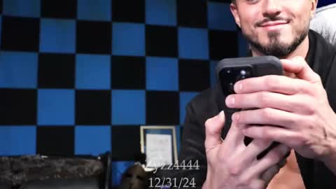 Snapshot of zyzz4444 chatting on December 31, 7:29 pm Greek God online show from December 31, 7:29 pm