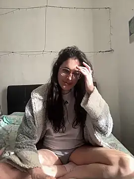 Lunaabbey online show from March 31, 7:20 am