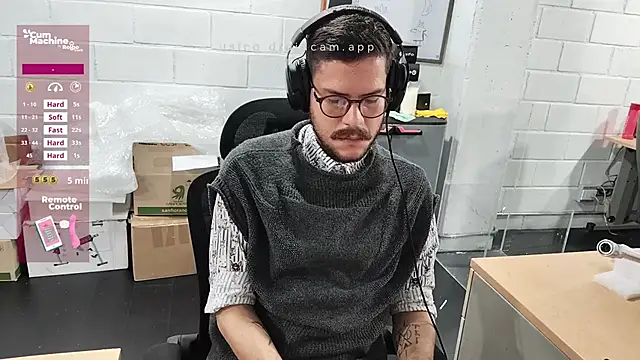 Snapshot of AndyHepburn chatting on October 6, 2:03 pm AndyHepburn online show from October 6, 2:03 pm