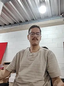 Snapshot of AndyHepburn chatting on October 16, 2:40 pm AndyHepburn online show from October 16, 2:40 pm