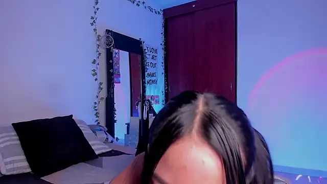 little kayla  online show from February 10, 10:47 pm