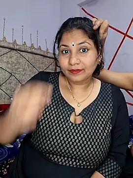 Snapshot of MOM-SUN-COUPLE chatting on February 15, 4:45 pm MOM-SUN-COUPLE online show from February 15, 4:45 pm