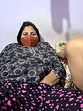 Snapshot of MOM-SUN-COUPLE chatting on September 8, 7:13 pm MOM-SUN-COUPLE online show from September 8, 7:13 pm