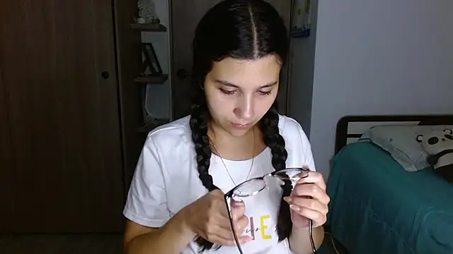 mia  lopez  online show from February 4, 4:07 am