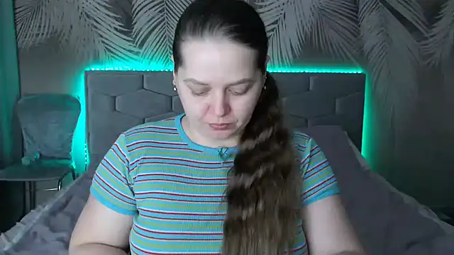 Snapshot of uliastar chatting on February 2, 8:24 am uliastar online show from February 2, 8:24 am
