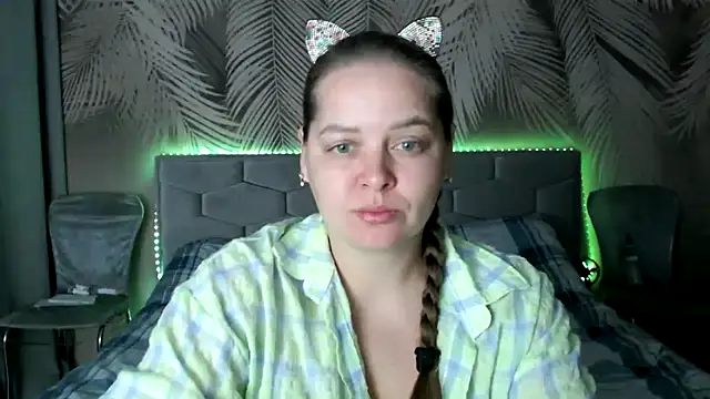 Snapshot of uliastar chatting on October 13, 5:40 am uliastar online show from October 13, 5:40 am