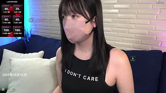 Snapshot of Marin_00 chatting on October 12, 11:31 am Marin 00 online show from October 12, 11:31 am