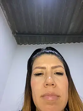 Snapshot of martina_contreras chatting on January 2, 6:29 am martina contreras online show from January 2, 6:29 am