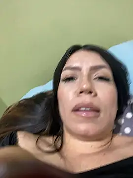 Snapshot of martina_contreras chatting on January 29, 8:18 am martina contreras online show from January 29, 8:18 am