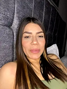 Snapshot of martina_contreras chatting on October 29, 5:10 am martina contreras online show from October 29, 5:10 am