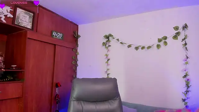 Snapshot of Cata_green chatting on September 27, 8:36 pm Cata green online show from September 27, 8:36 pm