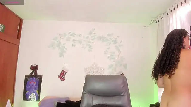 Snapshot of Cata_green chatting on December 2, 8:04 pm Cata green online show from December 2, 8:04 pm