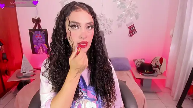 Snapshot of Cata_green chatting on December 5, 7:43 pm Cata green online show from December 5, 7:43 pm