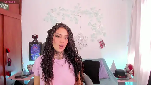 Snapshot of Cata_green chatting on December 14, 2:11 pm Cata green online show from December 14, 2:11 pm