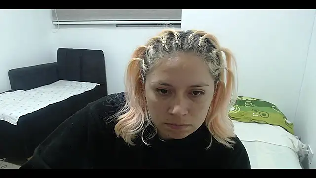 Snapshot of MommyMiaWs chatting on January 25, 2:47 am MommyMiaWs online show from January 25, 2:47 am