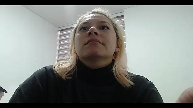 Snapshot of MommyMiaWs chatting on January 25, 10:50 pm MommyMiaWs online show from January 25, 10:50 pm