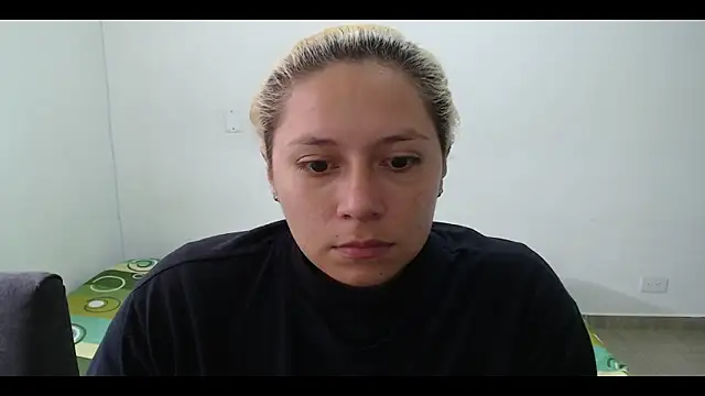 Snapshot of MommyMiaWs chatting on February 4, 5:55 pm MommyMiaWs online show from February 4, 5:55 pm