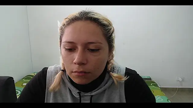 Snapshot of MommyMiaWs chatting on February 7, 1:43 pm MommyMiaWs online show from February 7, 1:43 pm