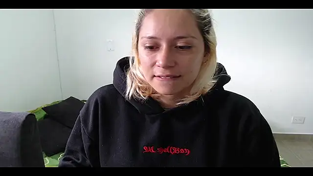 Snapshot of MommyMiaWs chatting on February 16, 12:54 pm MommyMiaWs online show from February 16, 12:54 pm