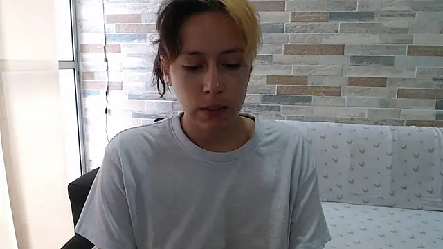 Snapshot of MommyMiaWs chatting on September 25, 1:04 pm MommyMiaWs online show from September 25, 1:04 pm