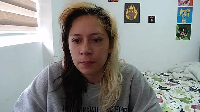 Snapshot of MommyMiaWs chatting on October 13, 1:33 pm MommyMiaWs online show from October 13, 1:33 pm