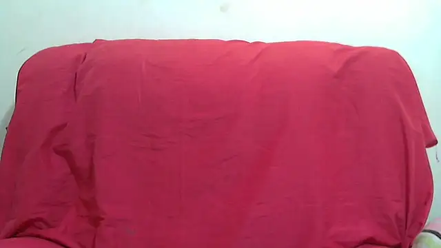 Snapshot of sluttylaura21 chatting on February 19, 6:00 am sluttylaura21 online show from February 19, 6:00 am