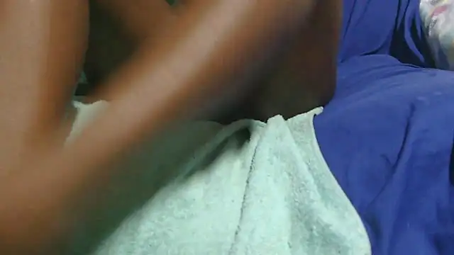 sluttylaura21 online show from January 14, 6:35 pm