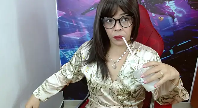 Snapshot of Abril_Beltran_ chatting on February 9, 3:12 pm Abril Beltran online show from February 9, 3:12 pm