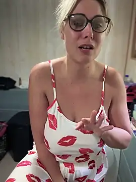 Leanymphoo online show from October 3, 8:33 am