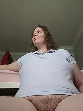 Snapshot of xxSexyBushLinnxx chatting on June 29, 9:48 am xxSexyBushLinnxx online show from June 29, 9:48 am