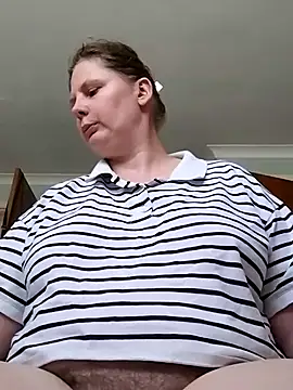 Snapshot of xxSexyBushLinnxx chatting on July 6, 10:01 am xxSexyBushLinnxx online show from July 6, 10:01 am