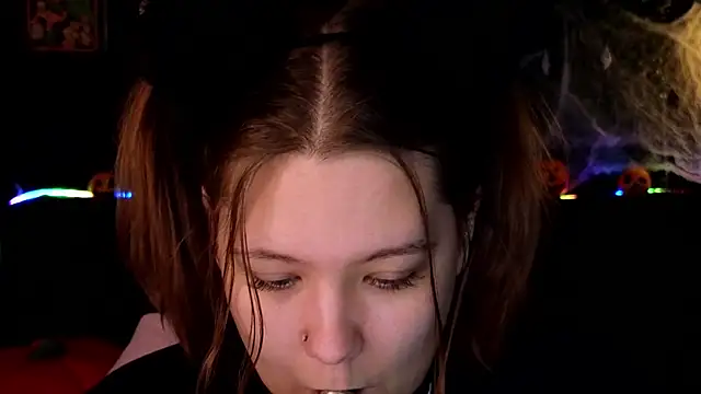 DjennaPalme online show from November 1, 1:40 am