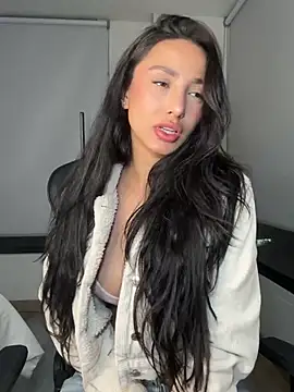 EvaMoet online show from February 6, 5:46 am