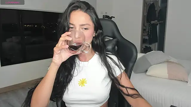 EvaMoet online show from March 7, 5:08 am