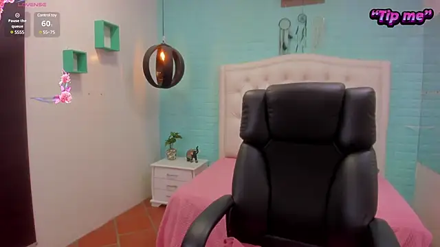 Snapshot of tracycum chatting on December 15, 12:18 am tracycum online show from December 15, 12:18 am