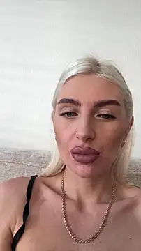 Mia Roxie online show from October 25, 2:52 am